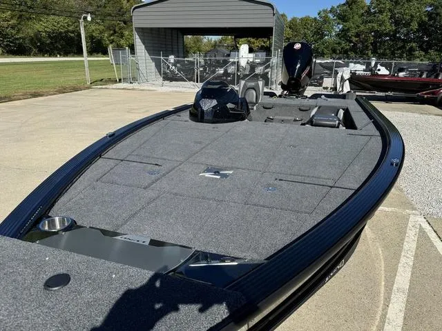 Slide: The Image of Lund 2075 Pro V Bass XS 2025 - 11