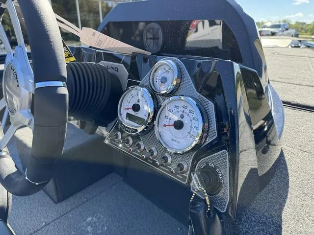 Slide: The Image of Lund 2075 Pro V Bass XS 2025 - 6