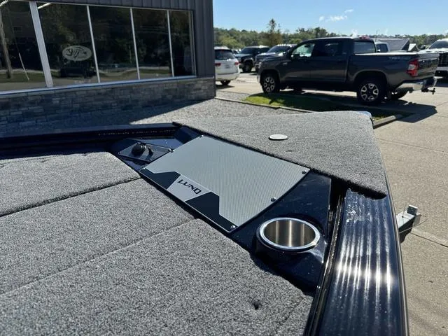 Slide: The Image of Lund 2075 Pro V Bass XS 2025 - 8