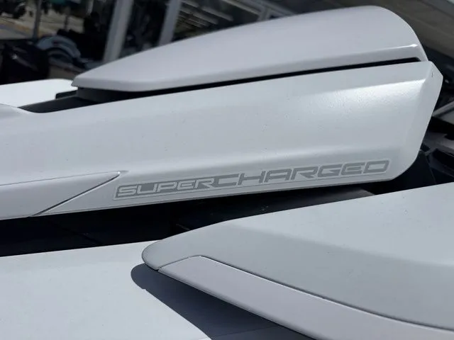 Slide: The Image of Yamaha FX Cruiser SVHO 2025 - 10