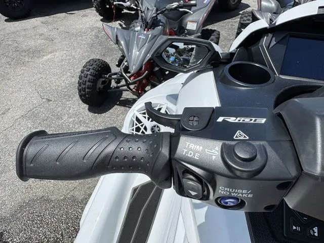 Slide: The Image of Yamaha FX Cruiser SVHO 2025 - 13