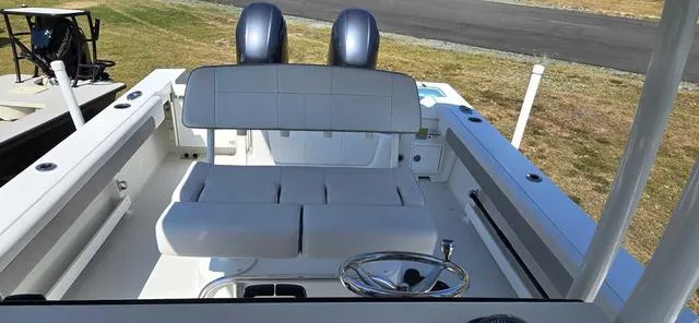 Slide: The Image of Parker Marine 2501 Parker 2022 - 38