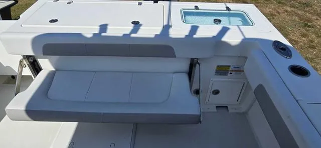 Slide: The Image of Parker Marine 2501 Parker 2022 - 61