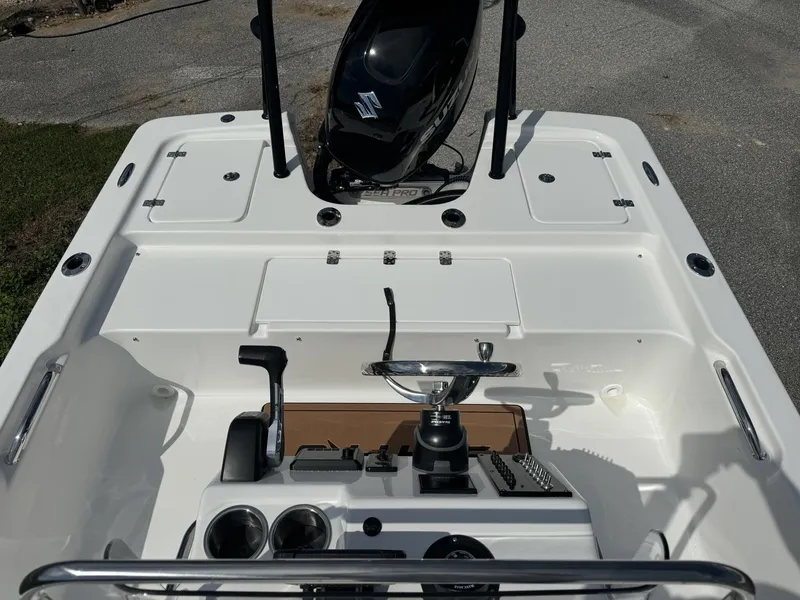 Slide: The Image of Sea Pro 172 Bay 2025 - 5