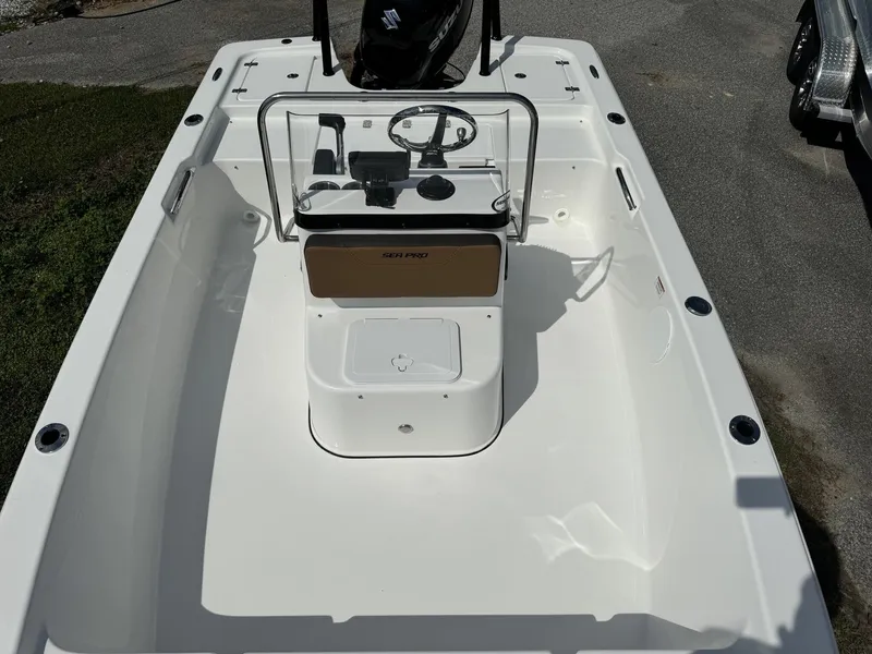 Slide: The Image of Sea Pro 172 Bay 2025 - 6