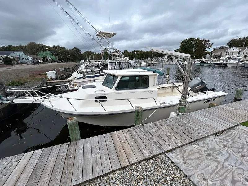 The Image of 2001 Parker 2520 Modified Vee Sport Cabin boat docked at a marina. - 0
