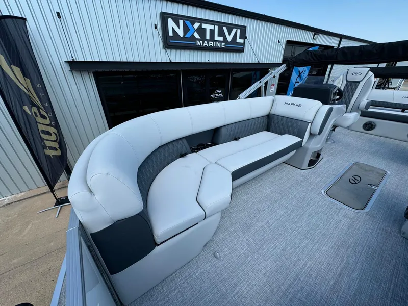 Slide: The Image of Harris Sunliner 230 2024 - 10