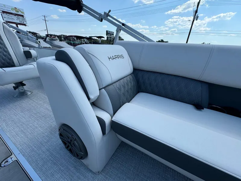 Slide: The Image of Harris Sunliner 230 2024 - 11