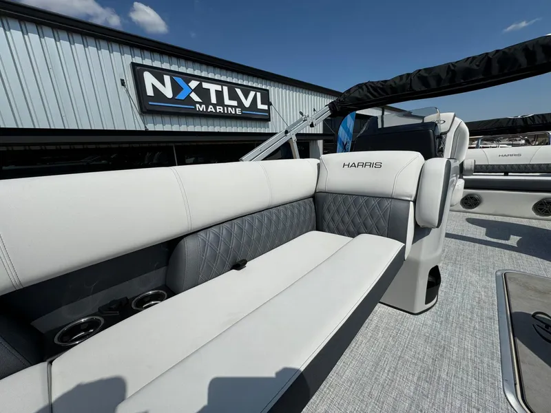 Slide: The Image of Harris Sunliner 230 2024 - 13