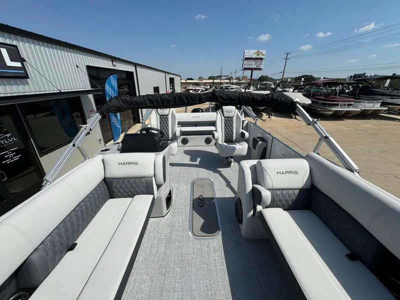 Slide: The Image of Harris Sunliner 230 2024 - 14