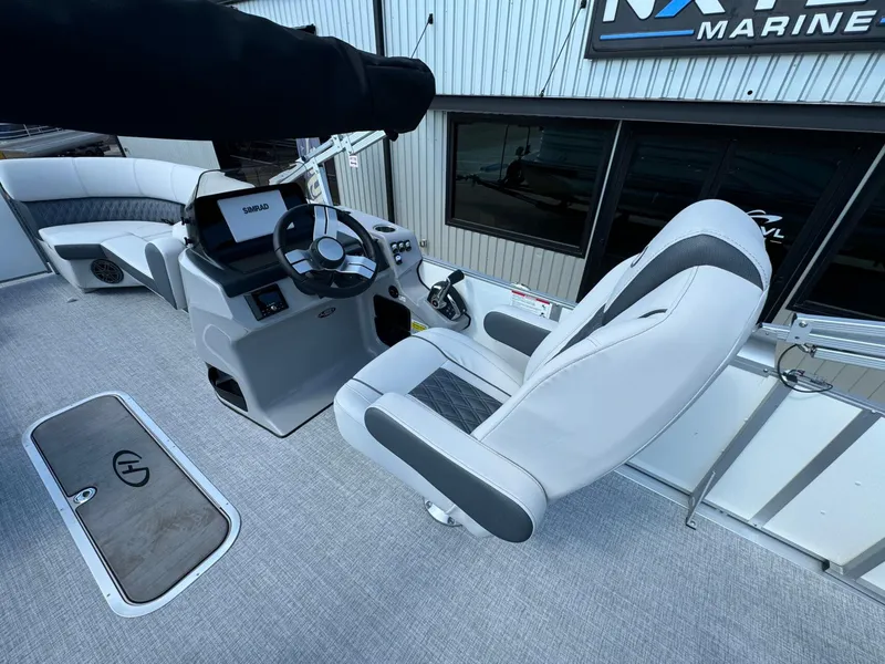 Slide: The Image of Harris Sunliner 230 2024 - 15