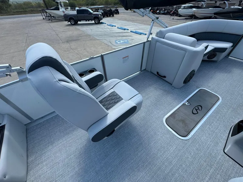 Slide: The Image of Harris Sunliner 230 2024 - 19