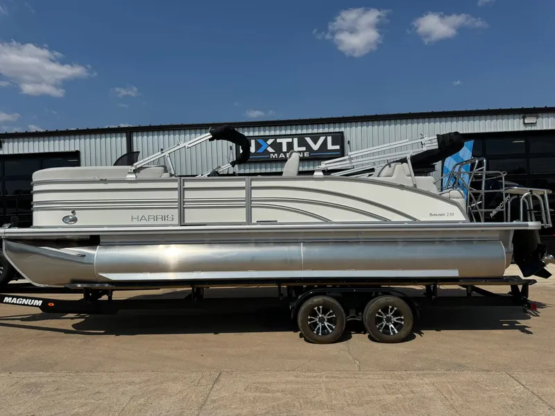 Slide: The Image of Harris Sunliner 230 2024 - 2