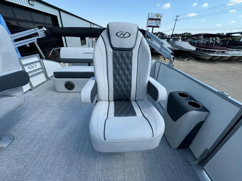 Slide: The Image of Harris Sunliner 230 2024 - 20