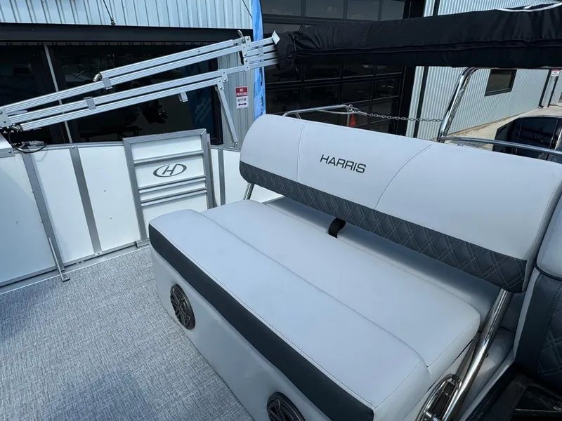 Slide: The Image of Harris Sunliner 230 2024 - 22