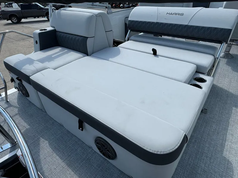 Slide: The Image of Harris Sunliner 230 2024 - 25