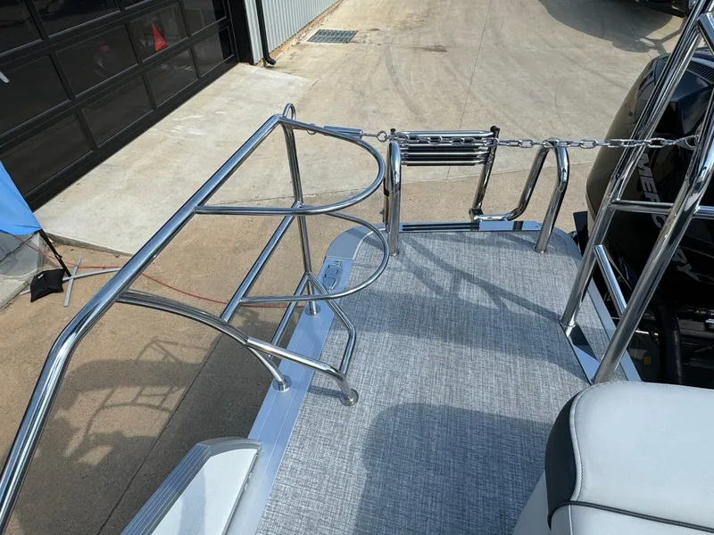 Slide: The Image of Harris Sunliner 230 2024 - 28