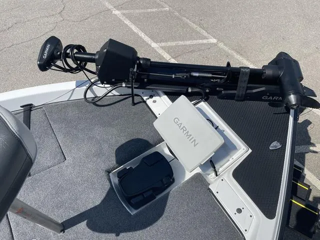 Slide: The Image of Phoenix Bass Boat 20 XE 2025 - 12