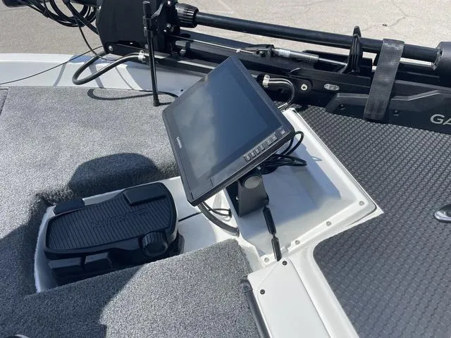 Slide: The Image of Phoenix Bass Boat 20 XE 2025 - 13