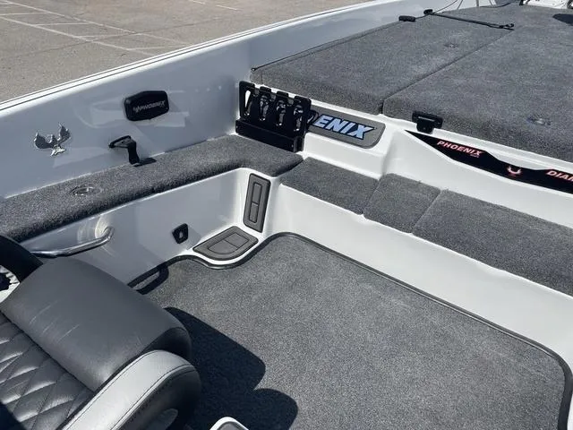 Slide: The Image of Phoenix Bass Boat 20 XE 2025 - 16
