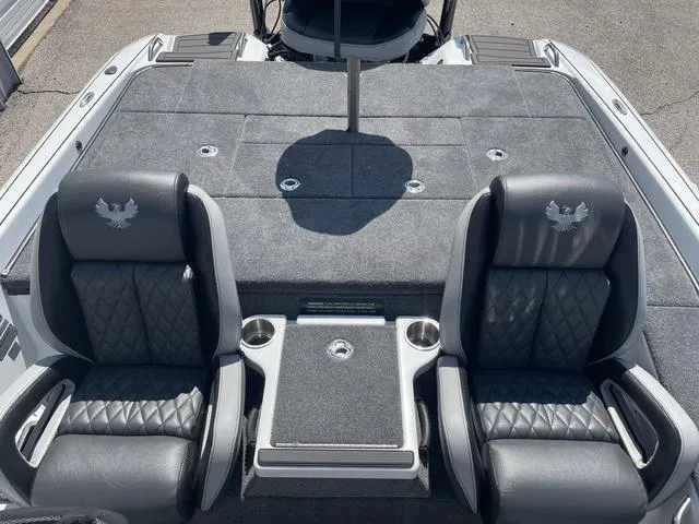 Slide: The Image of Phoenix Bass Boat 20 XE 2025 - 22