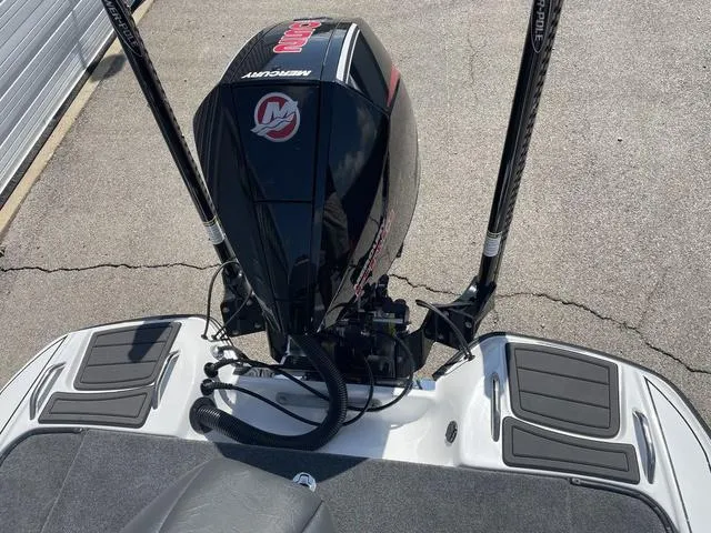 Slide: The Image of Phoenix Bass Boat 20 XE 2025 - 23