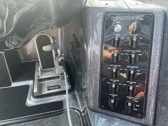 Slide: The Image of Phoenix Bass Boat 921 Elite 2025 - 14