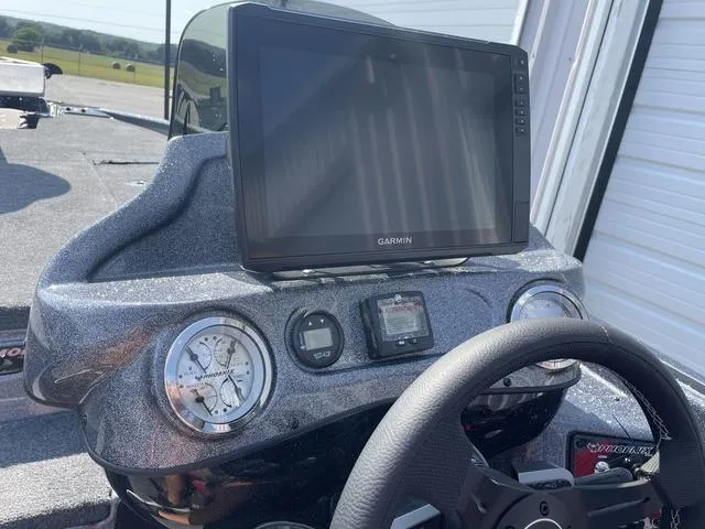 Slide: The Image of Phoenix Bass Boat 921 Elite 2025 - 16