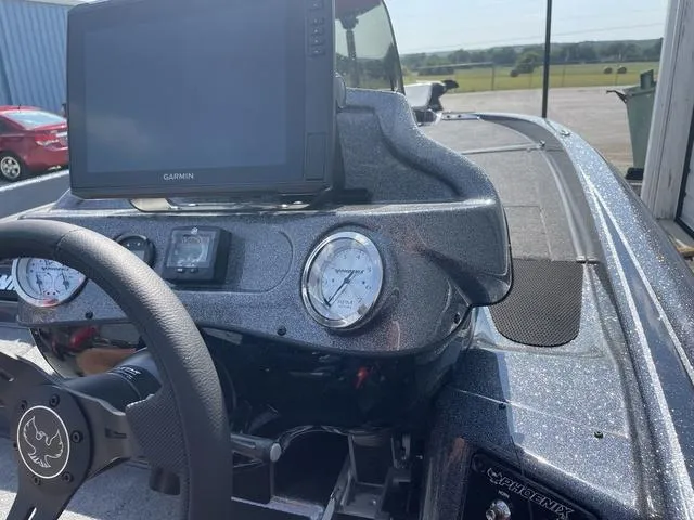 Slide: The Image of Phoenix Bass Boat 921 Elite 2025 - 17