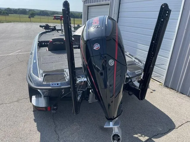 Slide: The Image of Phoenix Bass Boat 921 Elite 2025 - 4