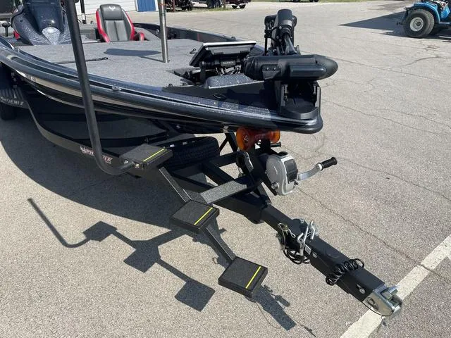 Slide: The Image of Phoenix Bass Boat 921 Elite 2025 - 6