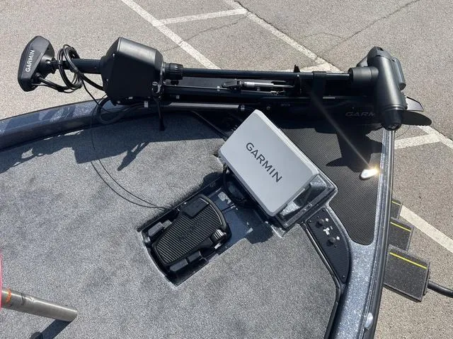 Slide: The Image of Phoenix Bass Boat 921 Elite 2025 - 7