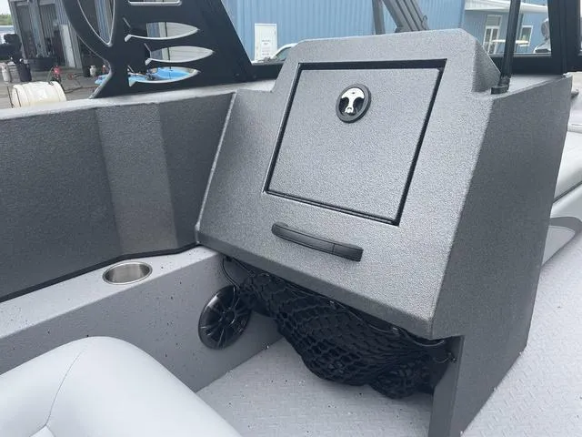 Slide: The Image of SeaArk Easy cat 2025 - 12