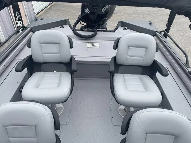 Slide: The Image of SeaArk Easy cat 2025 - 15