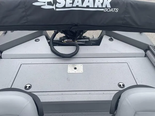 Slide: The Image of SeaArk Easy cat 2025 - 18