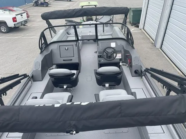 Slide: The Image of SeaArk Easy cat 2025 - 5