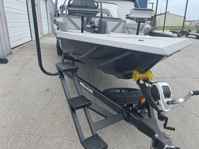 Slide: The Image of SeaArk Easy cat 2025 - 6