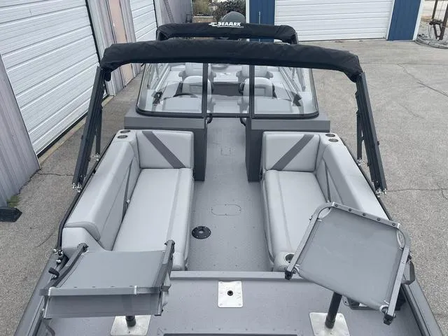 Slide: The Image of SeaArk Easy cat 2025 - 7