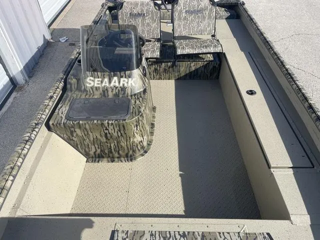 Slide: The Image of SeaArk Shadow 18 SC 2024 - 10