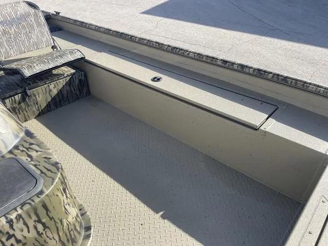 Slide: The Image of SeaArk Shadow 18 SC 2024 - 12