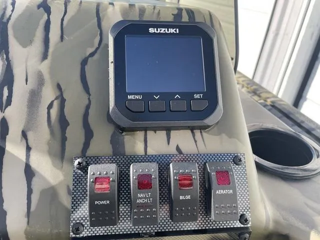 Slide: The Image of SeaArk Shadow 18 SC 2024 - 18