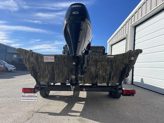 Slide: The Image of SeaArk Shadow 18 SC 2024 - 4