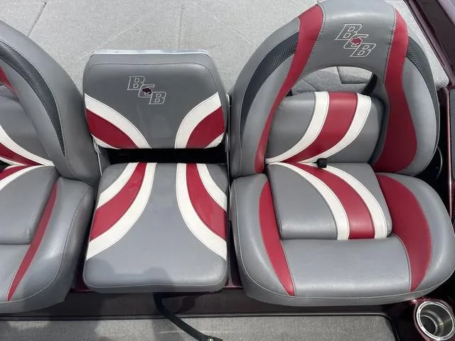 Slide: The Image of 2020 Bass Cat Cougar FTD boat seats with red, white, and gray design. - 18