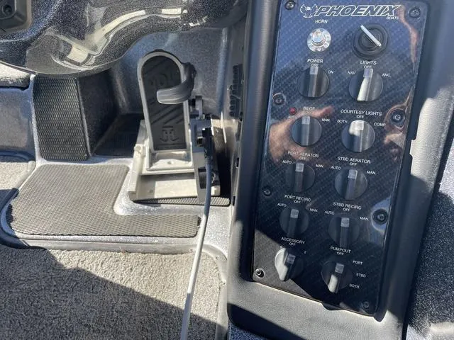 Slide: The Image of Phoenix Bass Boat 920 Elite 2022 - 14