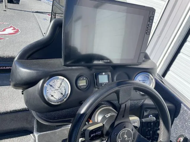 Slide: The Image of Phoenix Bass Boat 920 Elite 2022 - 15