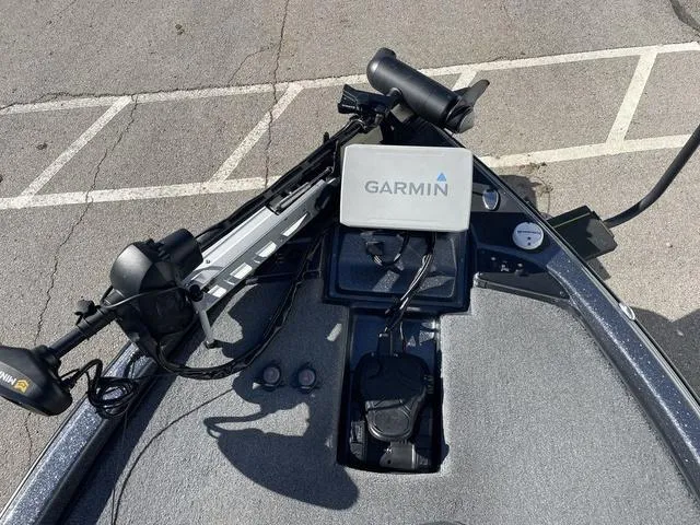 Slide: The Image of Phoenix Bass Boat 920 Elite 2022 - 8