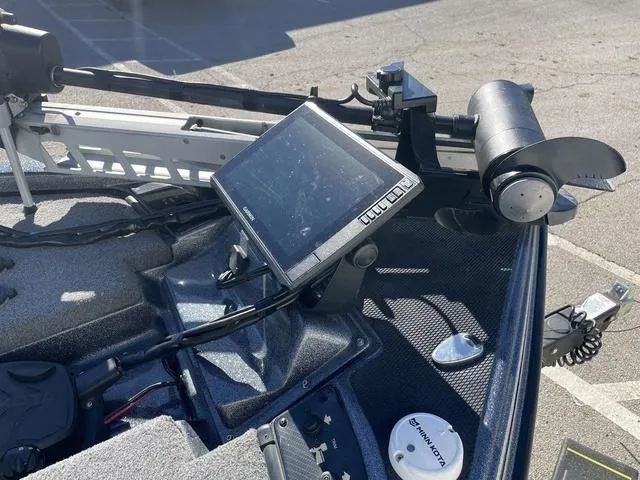 Slide: The Image of Phoenix Bass Boat 920 Elite 2022 - 9