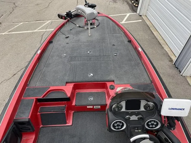 Slide: The Image of 2007 Triton 21 X2 boat interior with steering console and fishing deck. - 13