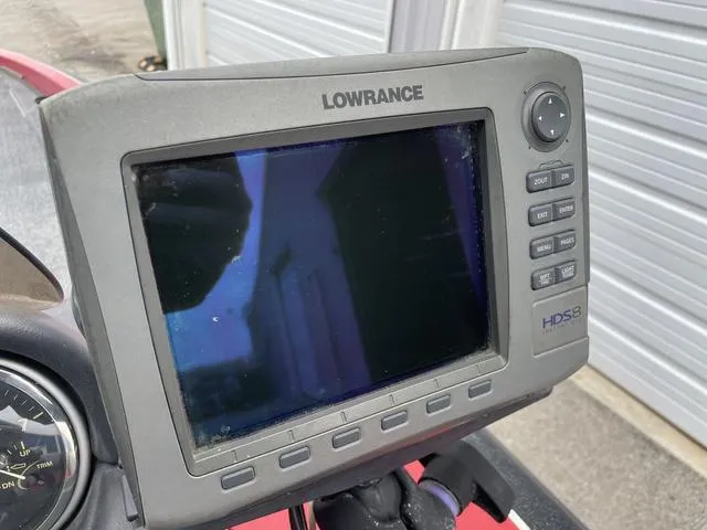 Slide: The Image of Lowrance HDS-8 fishfinder on 2007 Triton 21 X2 boat dashboard. - 17