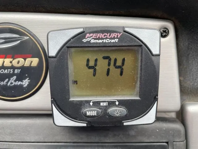 Slide: The Image of Mercury SmartCraft display showing 474 hours on 2007 Triton 21 X2 boat. - 20